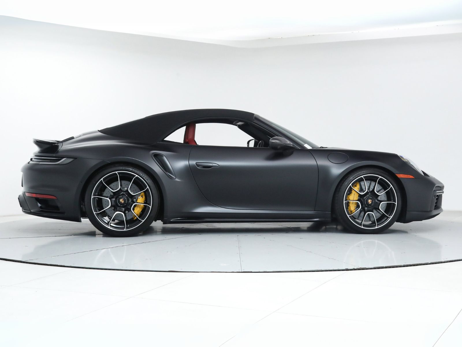 Porsche 911 Turbo S Cabriolet3